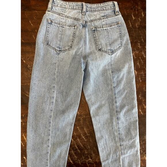 Hidden Size 24 Light Wash High Rise Mom Jeans Seam Detail Vintage Style Denim - Picture 2 of 6